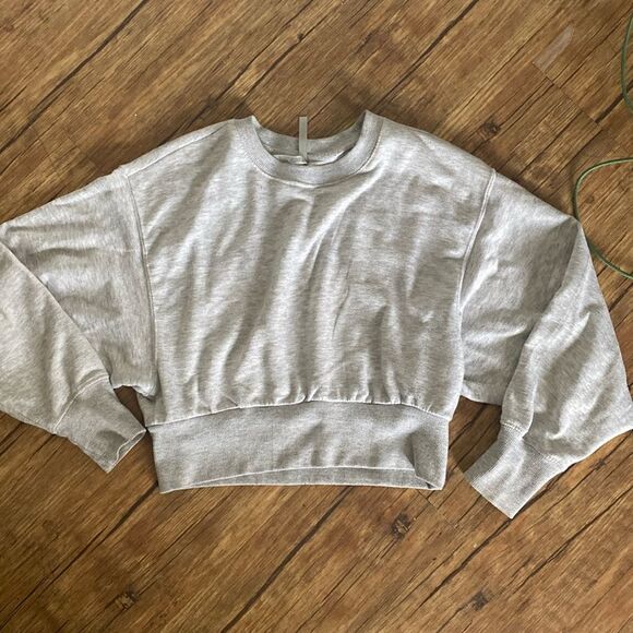 J.O. & Co. Ultra Soft Gray Crop Oversized Pullover - Picture 1 of 4